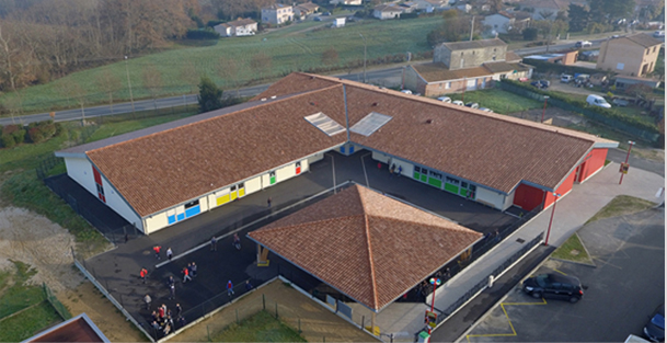 Construction d’une école maternelle et élémentaire à Sadirac – bâtiments en ossature bois, salles d’enseignement et espace restauration conçus par ABC Architecture
