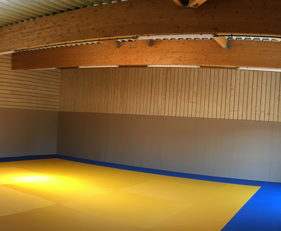 Construction d’un complexe de sports de combat à Pignan – dojo, salle de jujitsu et club-house conçus en ossature bois par ABC Architecture
