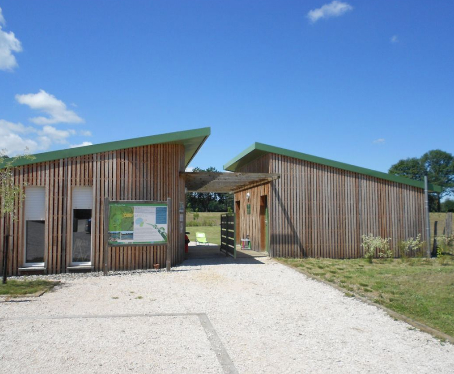 Aménagement du site des anciennes carrières de la Neste – Construction d'une baignade écologique, de locaux d'accueil du public et d'un parcours botanique à Montaigut, projet ABC Architecture