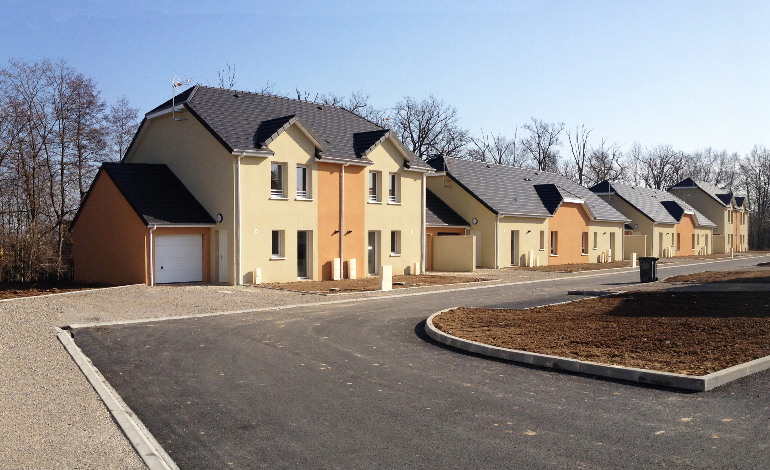 Lotissement du Moulin à Saint-Pantaléon – construction de 26 villas individuelles et groupées conçues par ABC Architecture