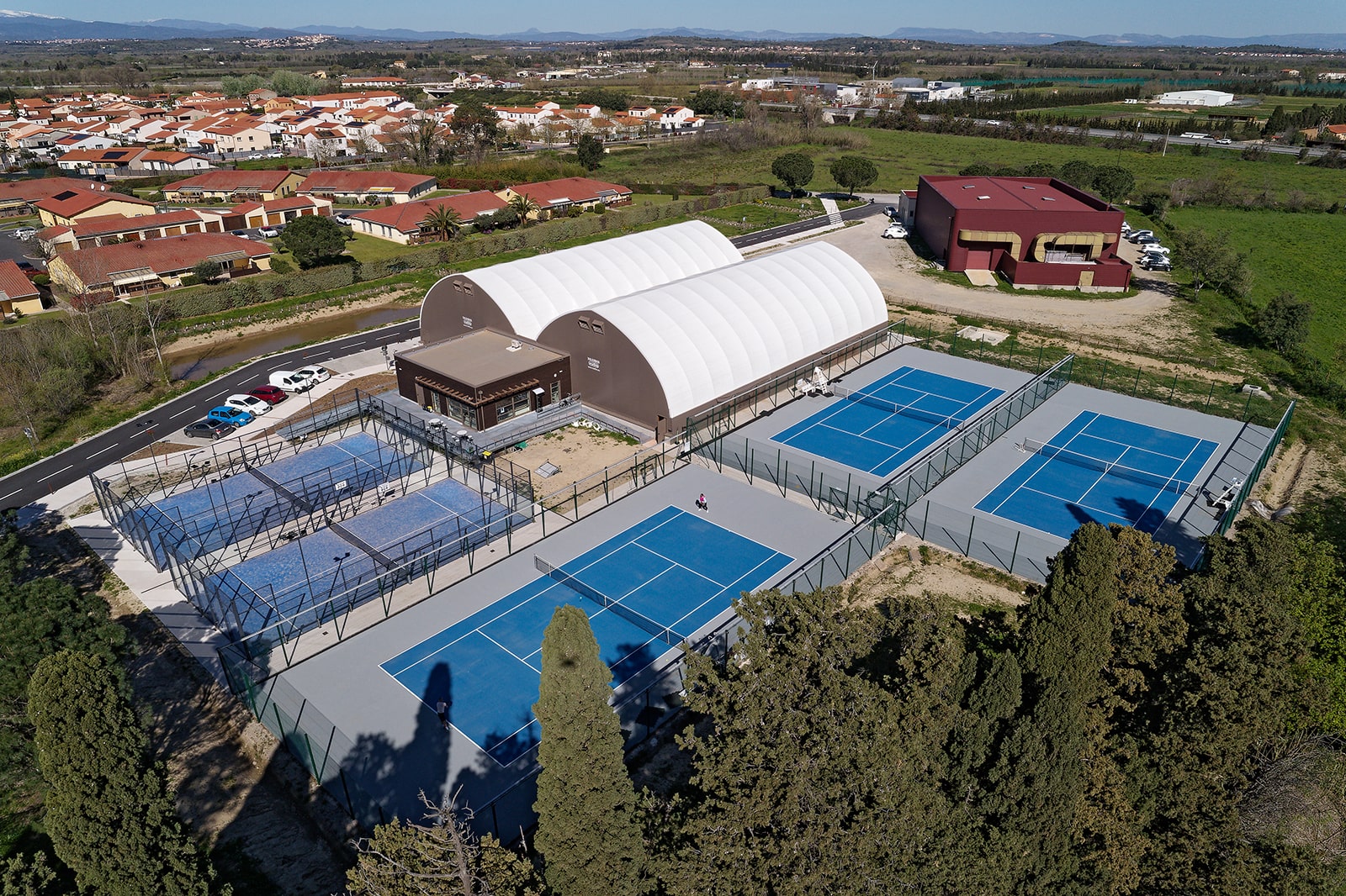 Construction du complexe tennistique de Saint-Genis des Fontaines