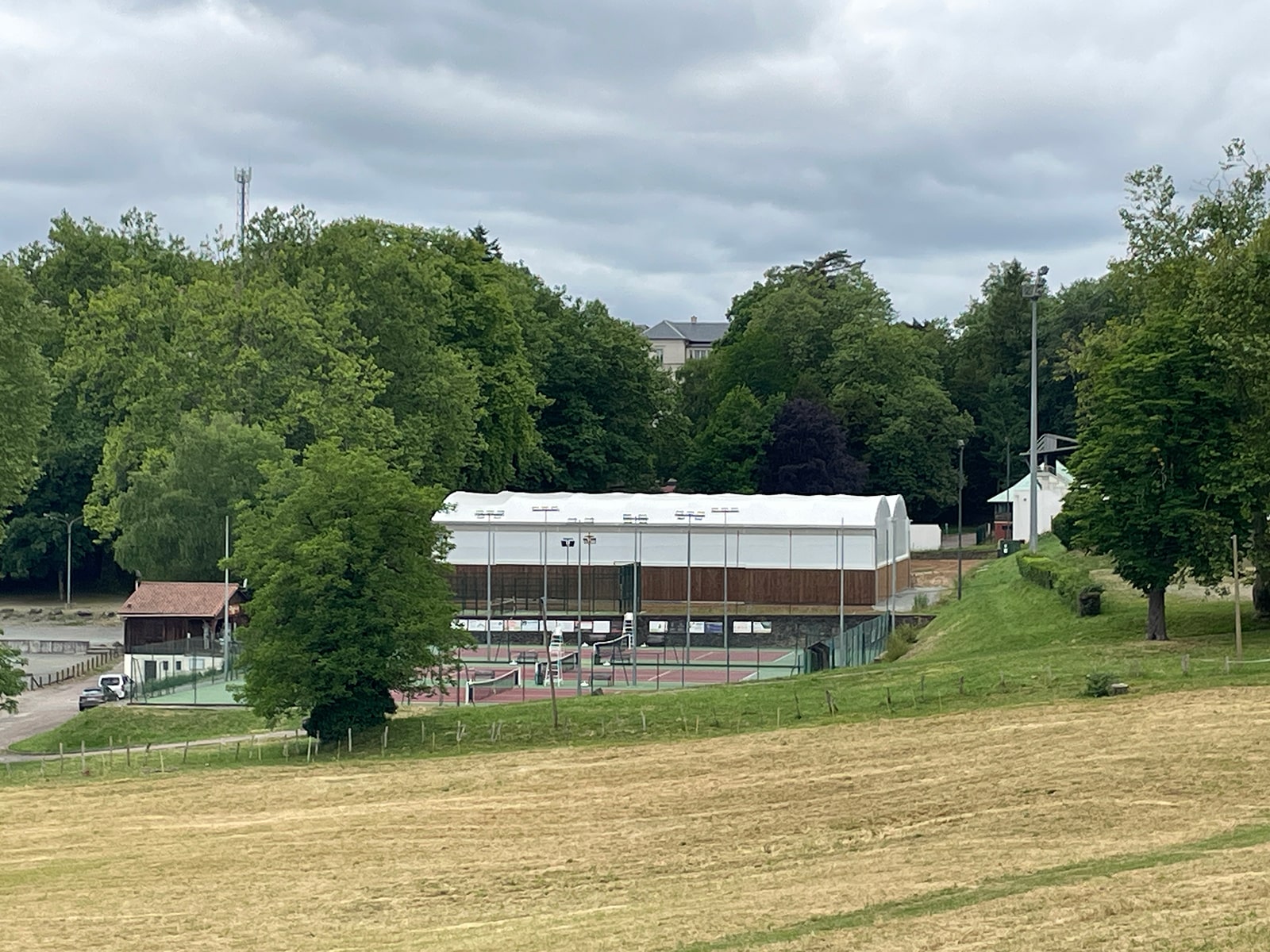 Construction du complexe tennistique de Thiviers