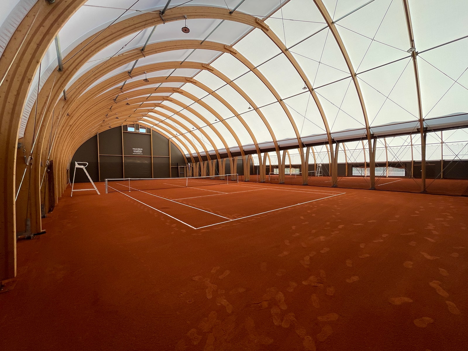 Construction du complexe tennistique de Saint-Genis des Fontaines
