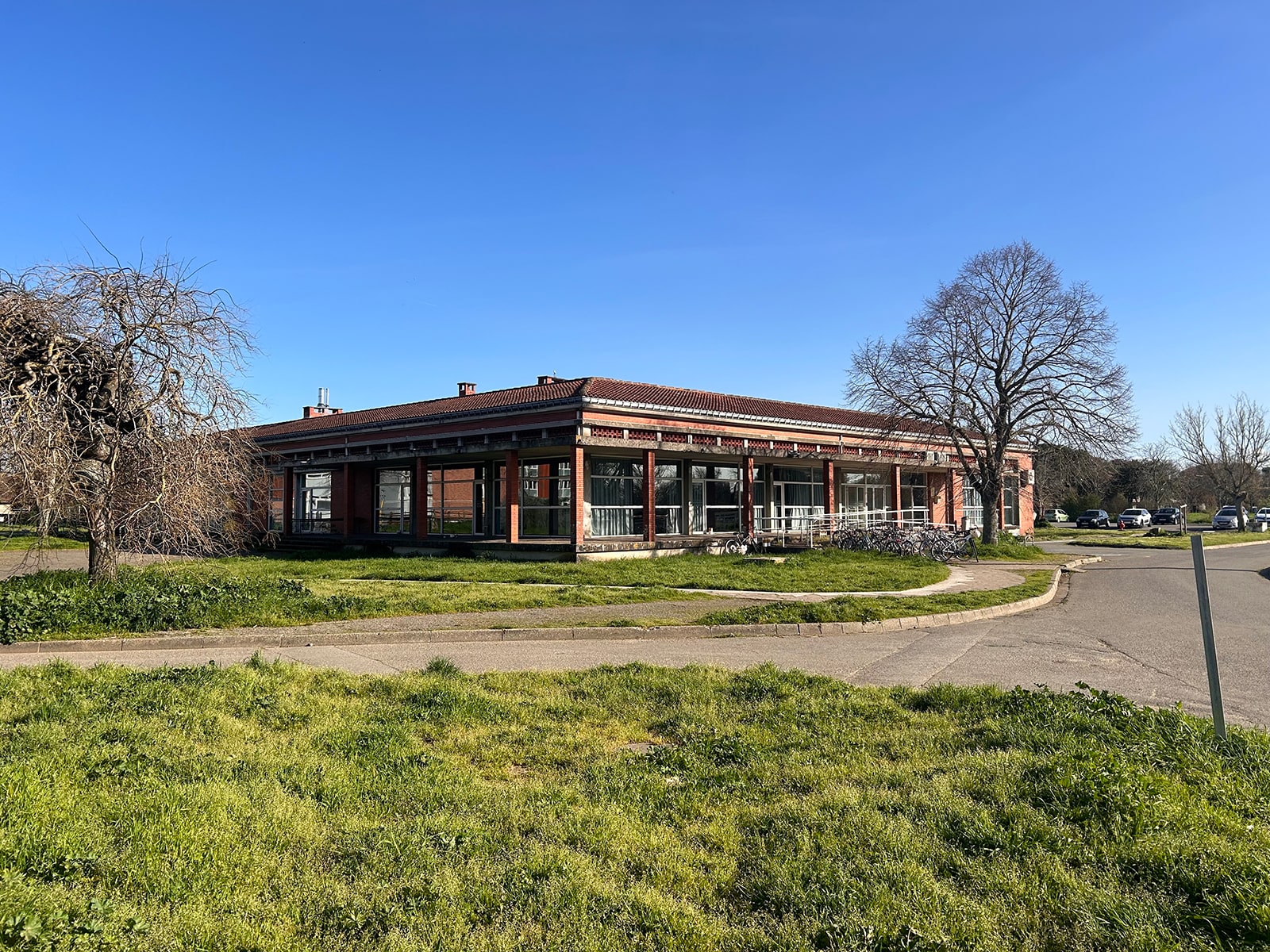 Réfection des toitures et travaux annexes du bâtiment 21 de l’École Nationale Vétérinaire de Toulouse – projet de rénovation conçu par ABC Architecture