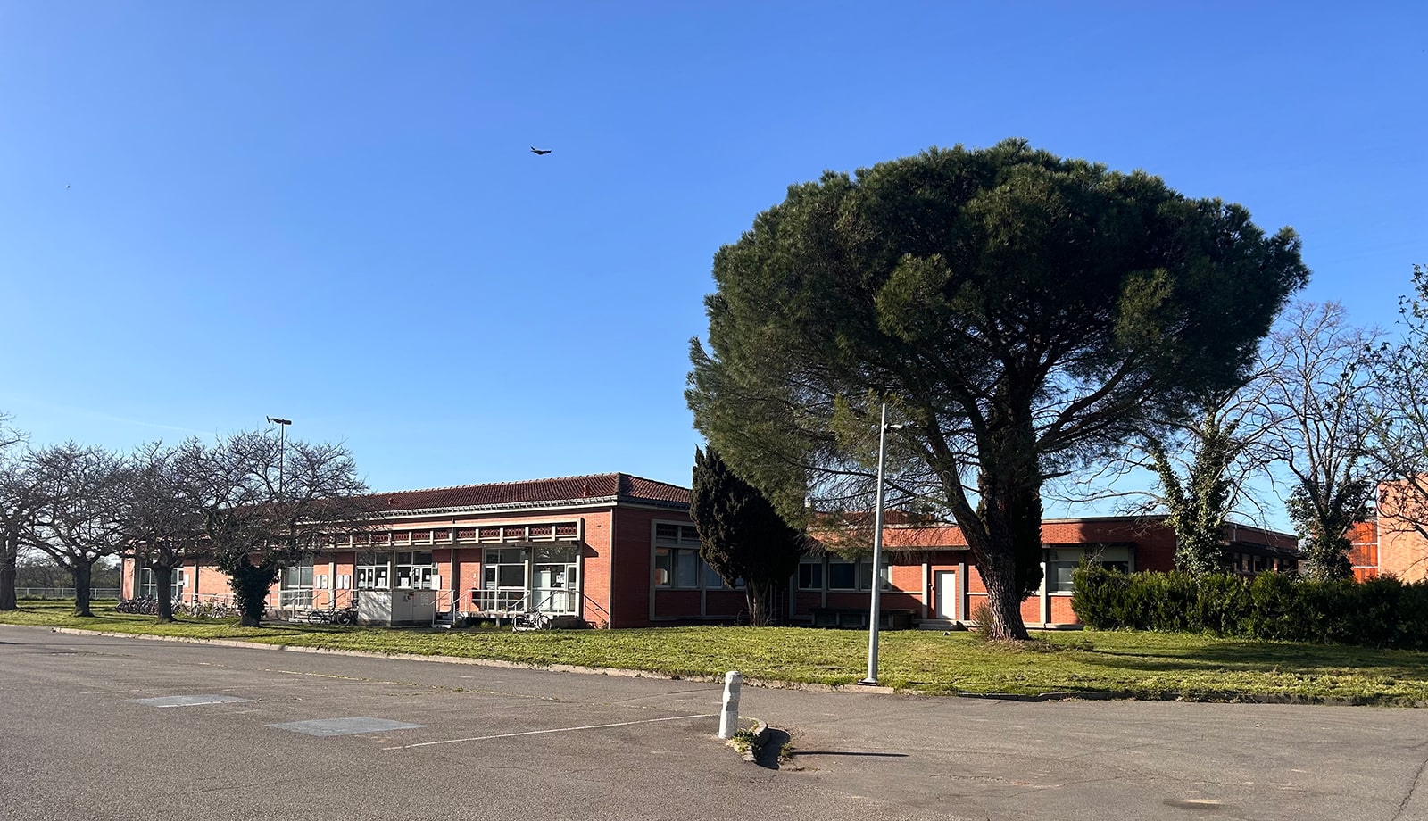 Réfection des toitures et travaux annexes du bâtiment 21 de l’École Nationale Vétérinaire de Toulouse – projet de rénovation conçu par ABC Architecture