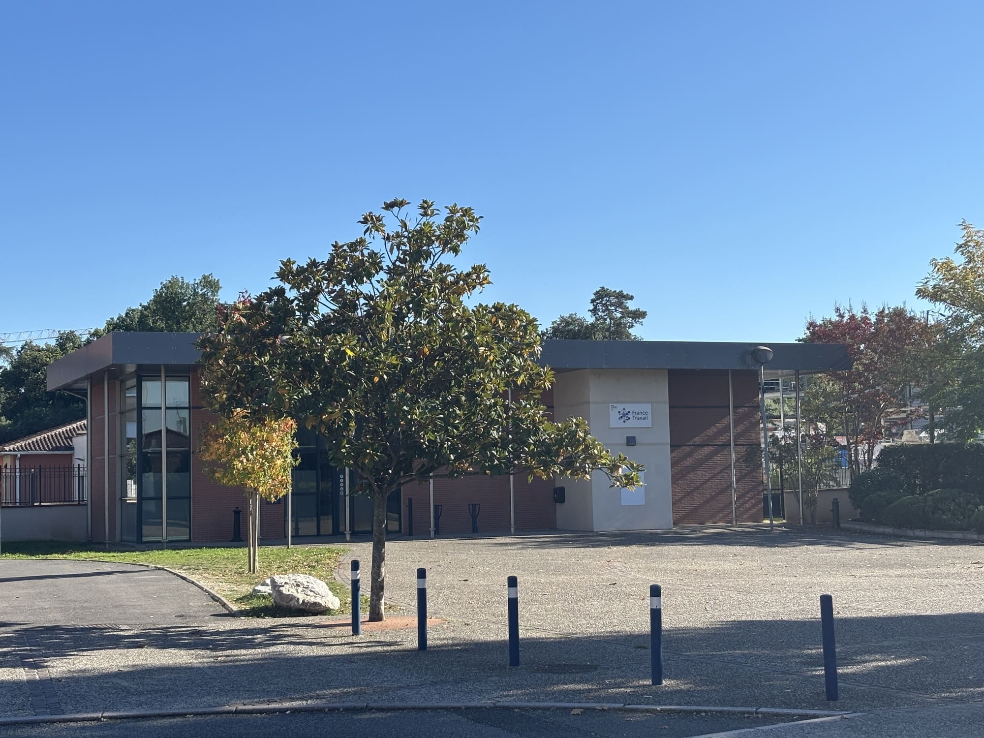 Extension et réhabilitation du site Pôle Emploi à Castelginest – bâtiment tertiaire durable et fonctionnel conçu par ABC Architecture